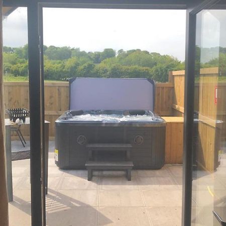 Hotel Superior Glamping Pod With Hot Tub Frodsham Zewnętrze zdjęcie